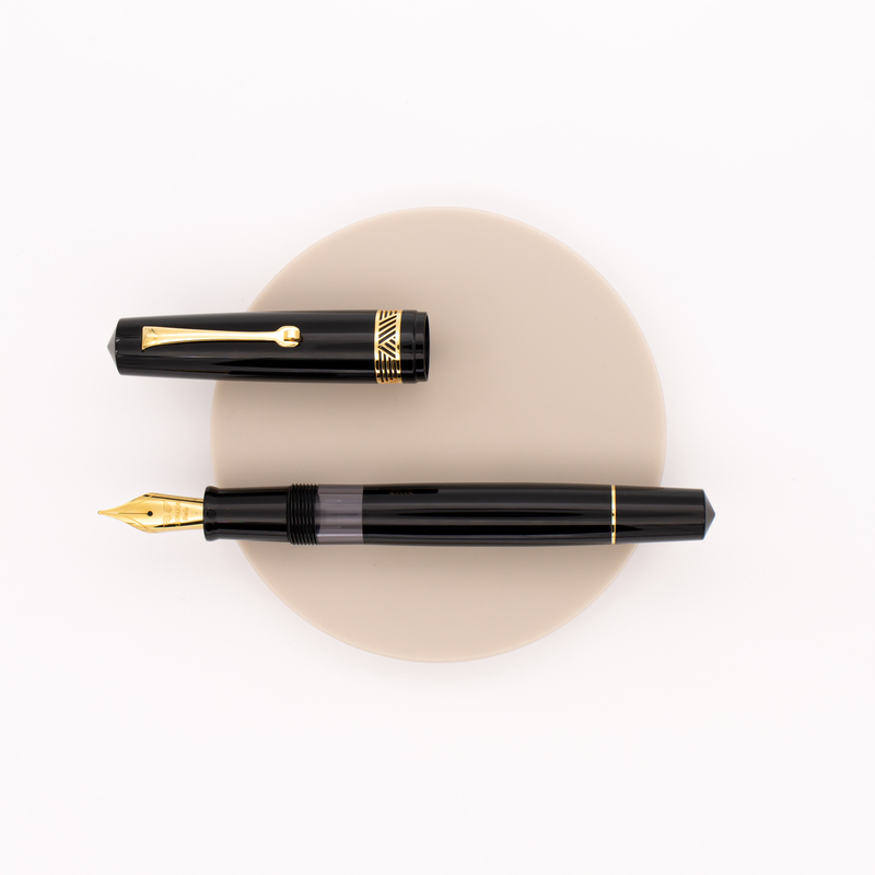Leonardo Officina Italiana Leonardo Momento Magico Fountain Pen Black Soul Glossy & Gold