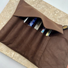 Kyoku Haku Rotolo Portapenne 6 Posti Suede Brown