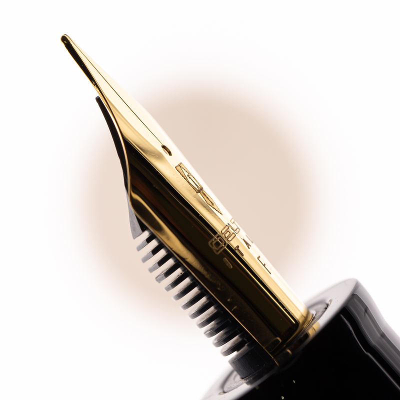 Delta Dolcevita Mid-Size Fountain Pen Gold