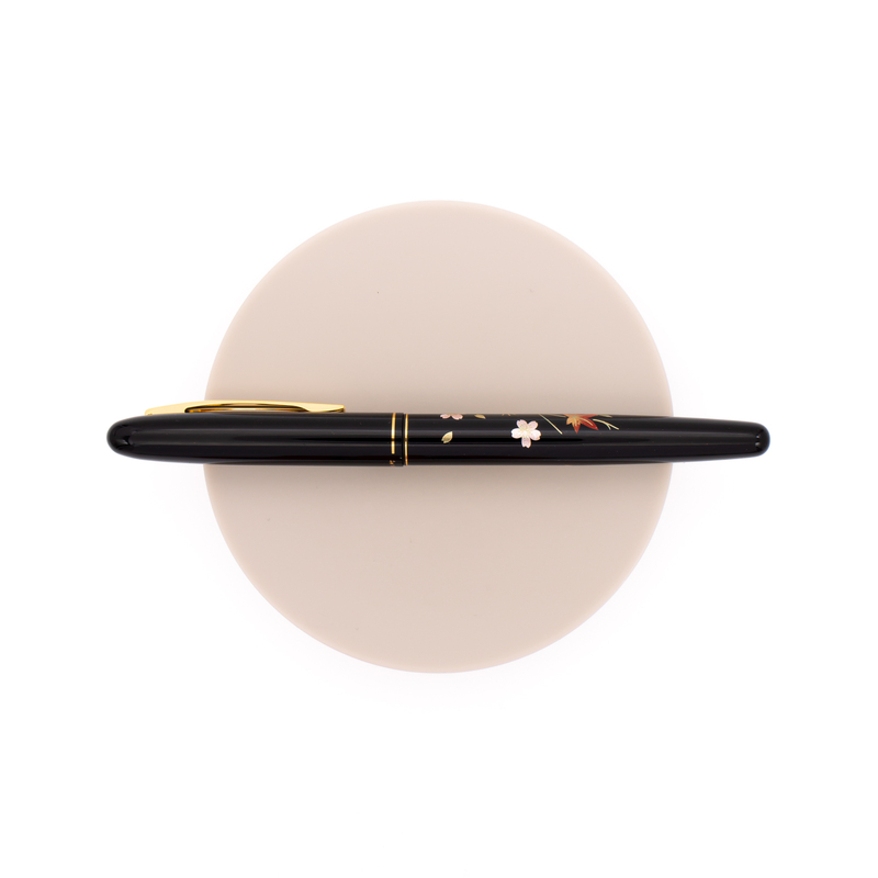 Wancher x Kuretake Kindai Maki-e Penna Stilografica Sakura Ni Kouyou