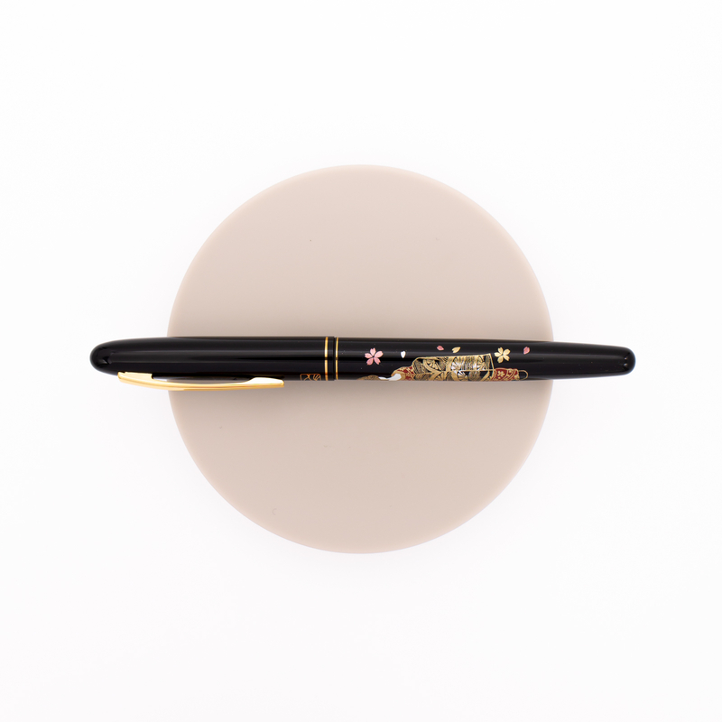 Wancher x Kuretake Kindai Maki-e Penna Stilografica Hana Maiko