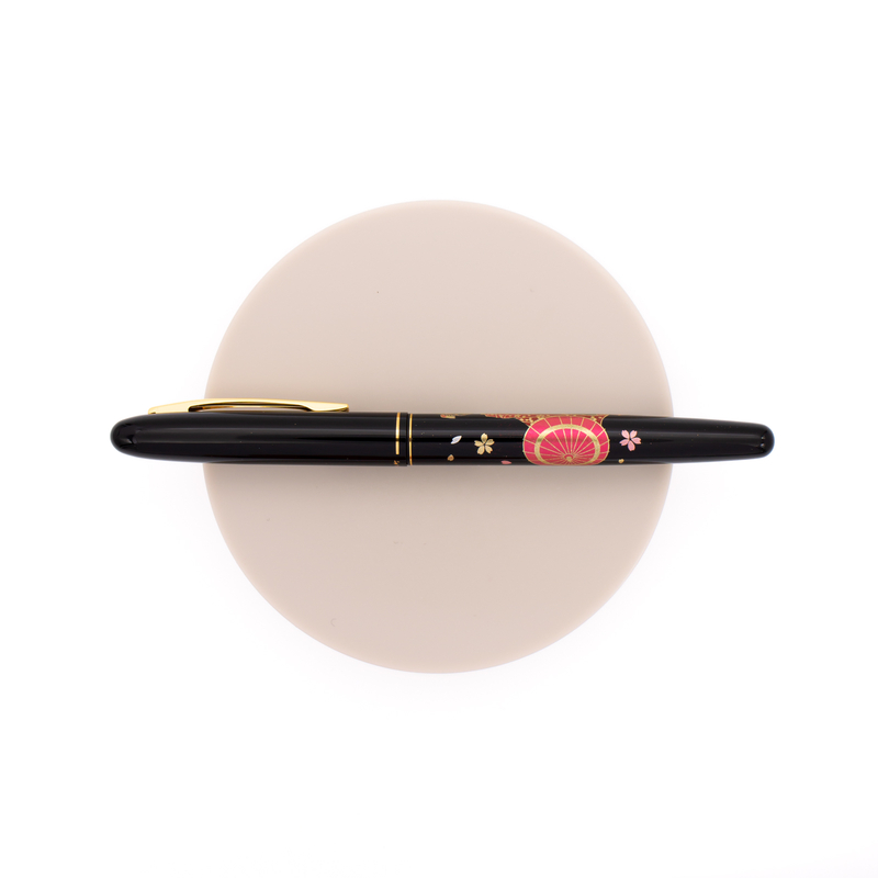 Wancher x Kuretake Kindai Maki-e Penna Stilografica Hana Maiko