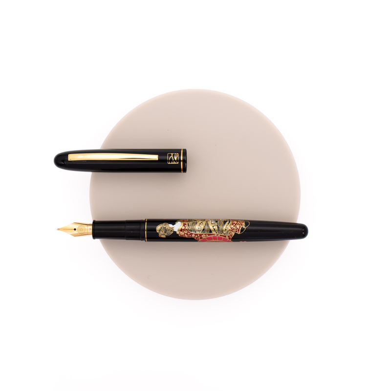 Wancher x Kuretake Kindai Maki-e Penna Stilografica Hana Maiko