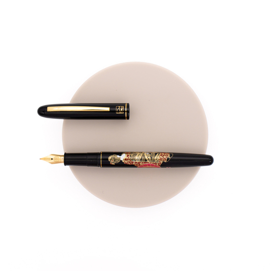 Wancher x Kuretake Kindai Maki-e Penna Stilografica Hana Maiko