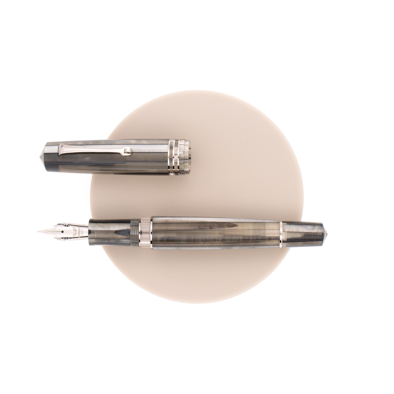 Leonardo Officina Italiana Momento Zero Grande Fountain Pen Sand