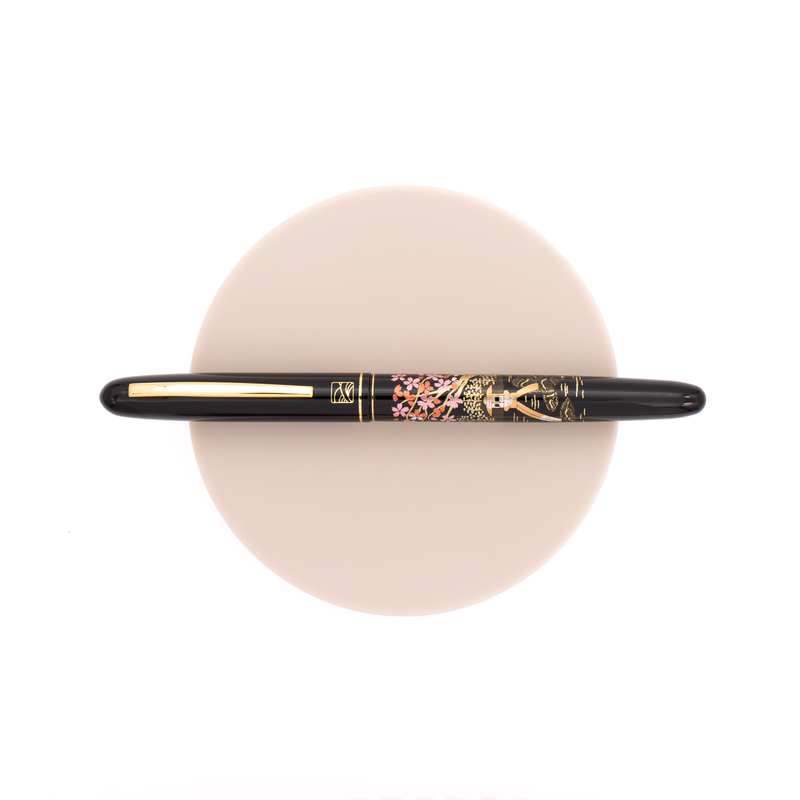 Wancher Wancher x Kuretake Kindai Maki-e Penna Stilografica Sakura No Sono