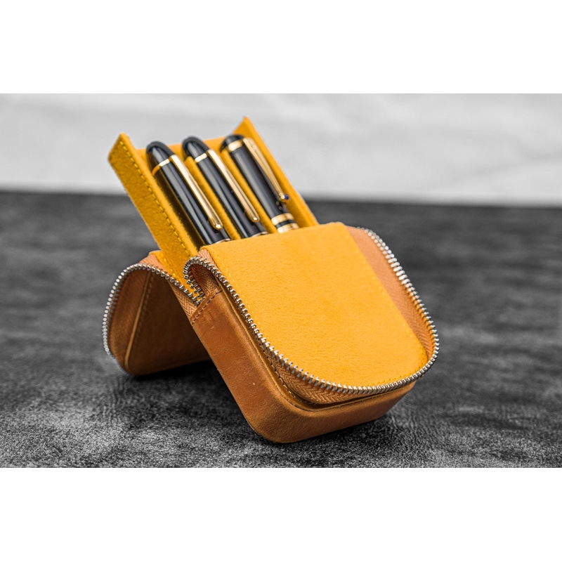Galen Leather Galen Leather Magnum Opus Portapenne in Pelle 3 Posti Crazy Horse Honey Ochre