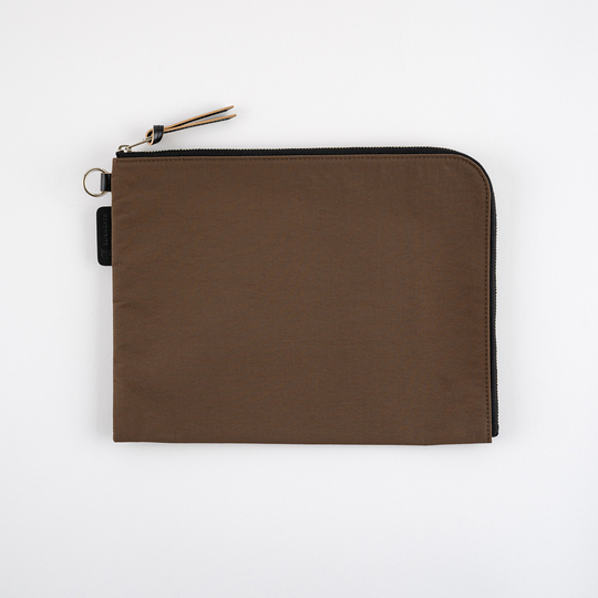 Hobonichi Tragen Flat Pouch per formato A5 Marrone