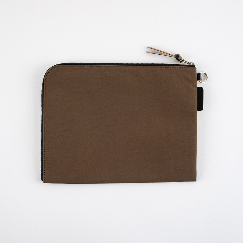 Hobonichi Hobonichi Tragen Flat Pouch per formato A5 Marrone