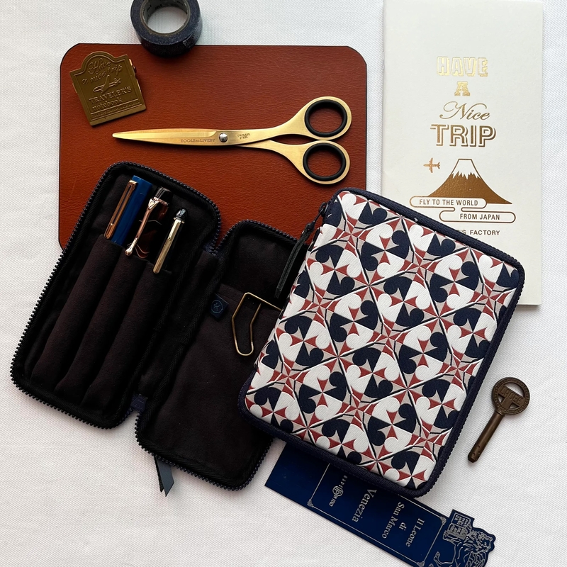Kyoku Haku Kyoku Haku Pen Case for 5 Pens Archeology White