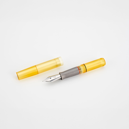 Gravitas Quark Fountain Pen Ultem