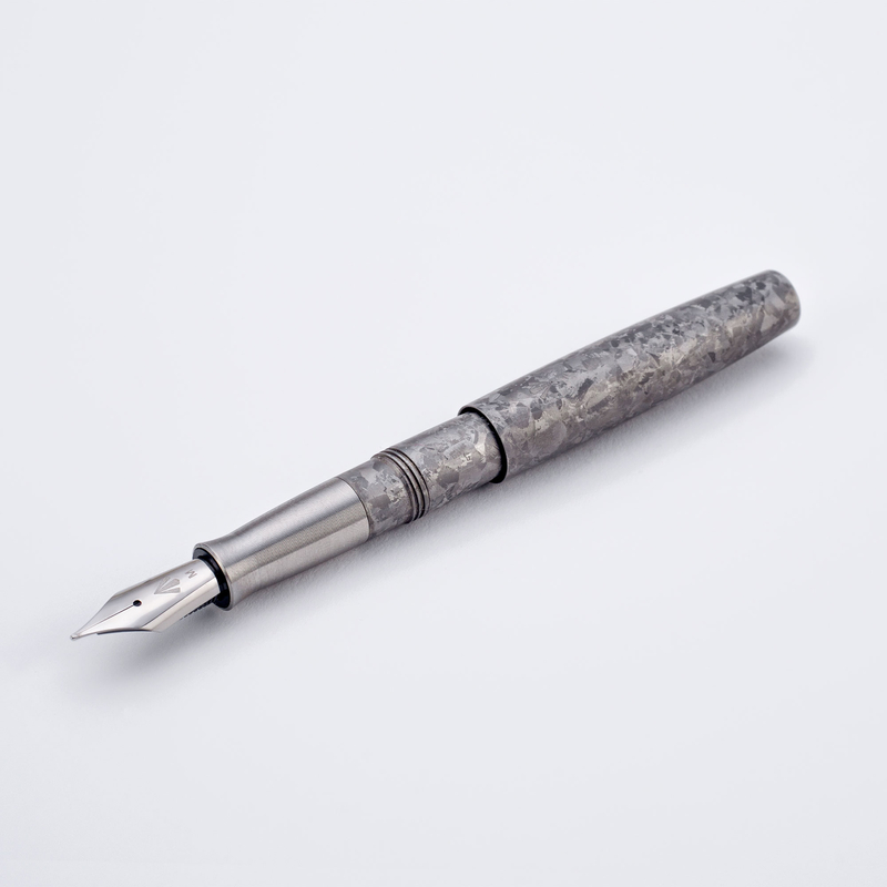 Gravitas Gravitas Dinkey Fountain Pen Crystallized Titanium