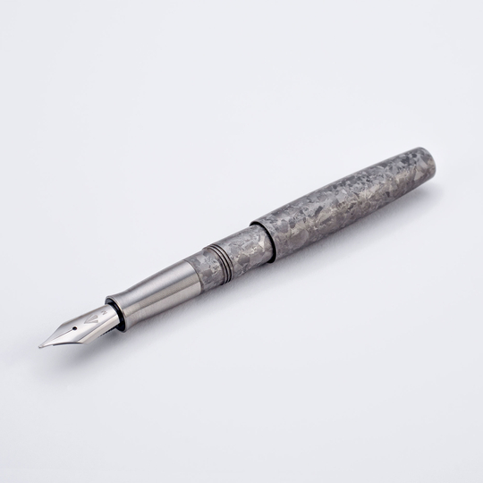 Gravitas Dinkey Penna Stilografica Crystallized Titanium