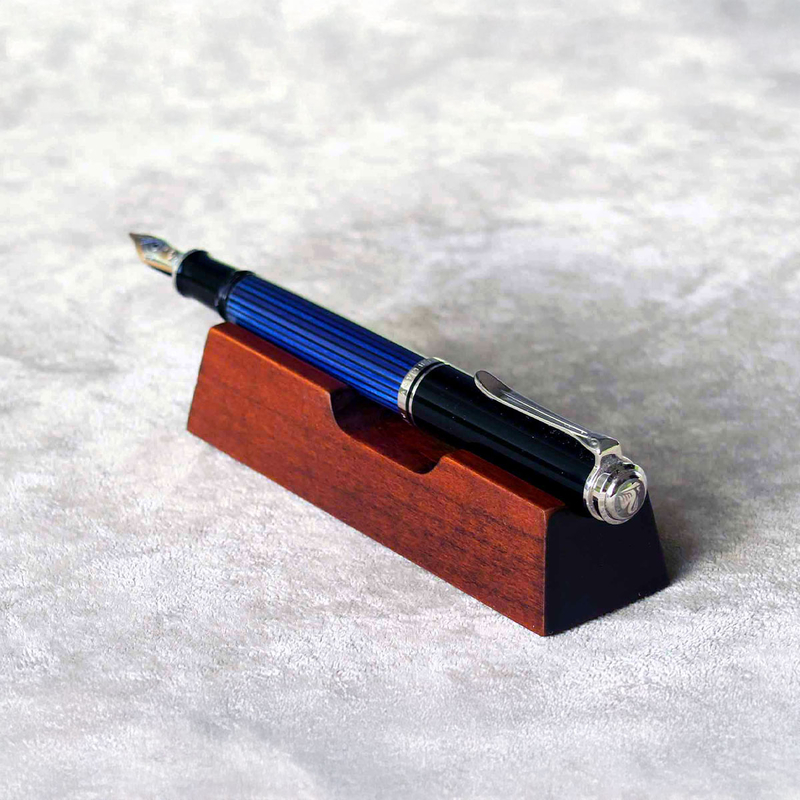 Toyooka Craft Toyooka Craft Pen Rest for 1 Pen Alder Brown