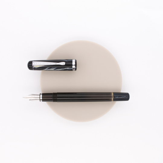 Noodler's Konrad Penna Stilografica Ivory Darkness