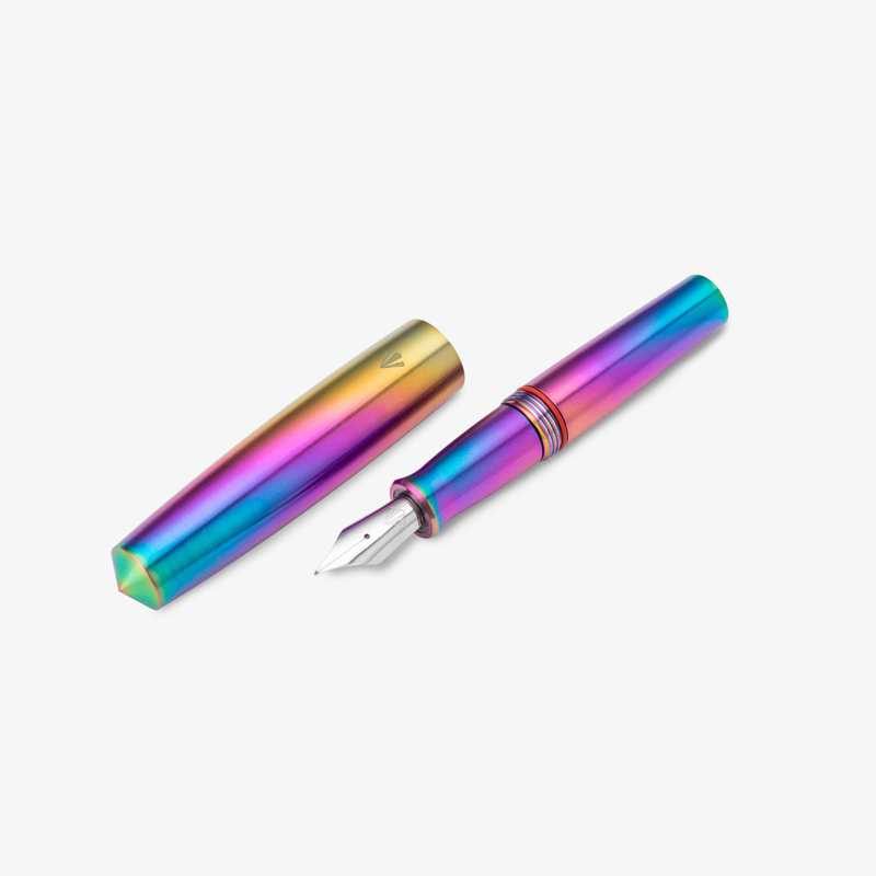 Gravitas Gravitas Pocket Penna Stilografica Grade 5 Titanium Rainbow Skittle PVD